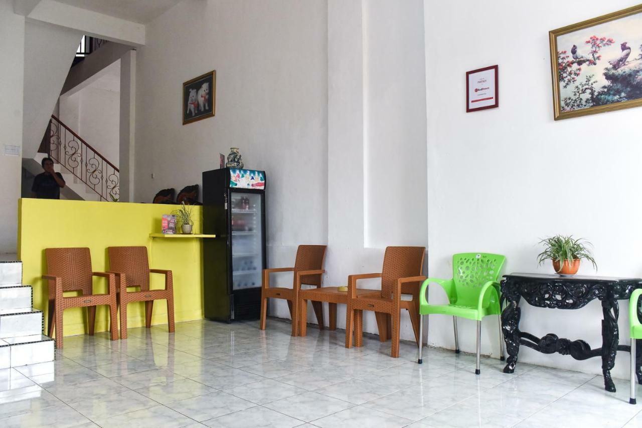 Отель Reddoorz Near Sultan Hasanuddin Airport 2 Макасар Экстерьер фото